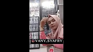 Indian threesome vany syafry