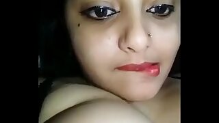 Indian sexy Bhabhi showing her boobs