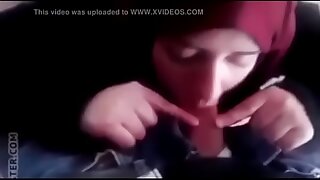 Muslim Gf giving bj to Hindu bf