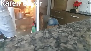 Corno lava a lou&ccedil_a enquanto sua mulher chupa o negao escondido   * jefao