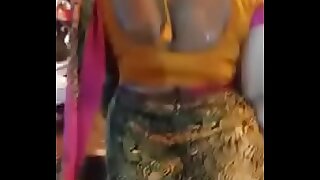 Aunty Ass in Saree