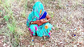 खेत में घास काटने गई ओर चुदवा के आगई