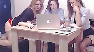 Schoolgirls Masturbating On Webcams