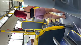 Levei a minha empregada para casa, olha oque ela fez dentro do &ocirc_nibus, fiquei louco