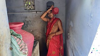 Newly married bhabhi ko Bathroom Fucked Indian bhabhi devar Dasi sex